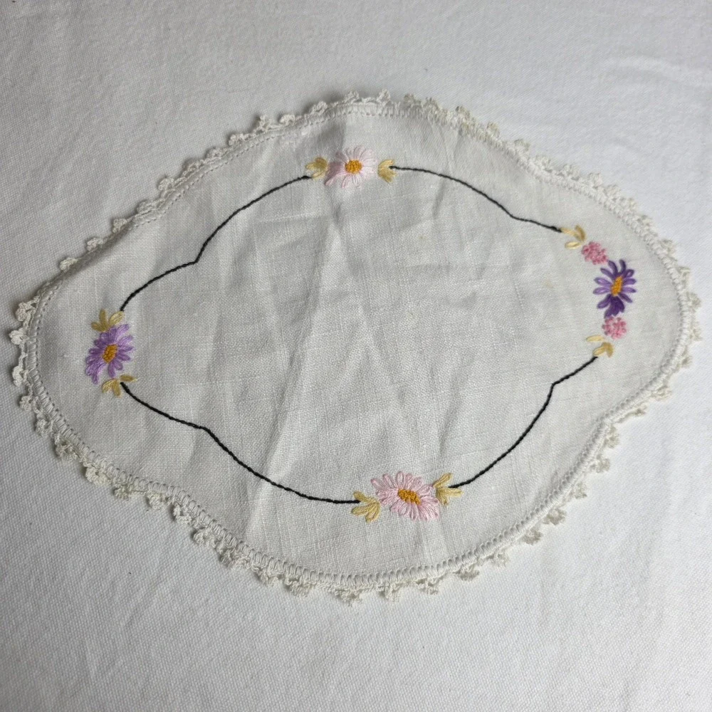 Vintage Hand Embroidered Floral Linen Tea Doily White Lace Pink Purple Daisy